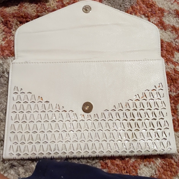 Clutch - Picture 2 of 3